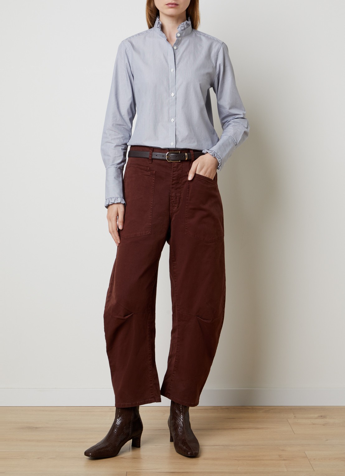 Nili Lotan Elio blouse met opstaande kraag en ruches - voorkant 2 lichtblauw