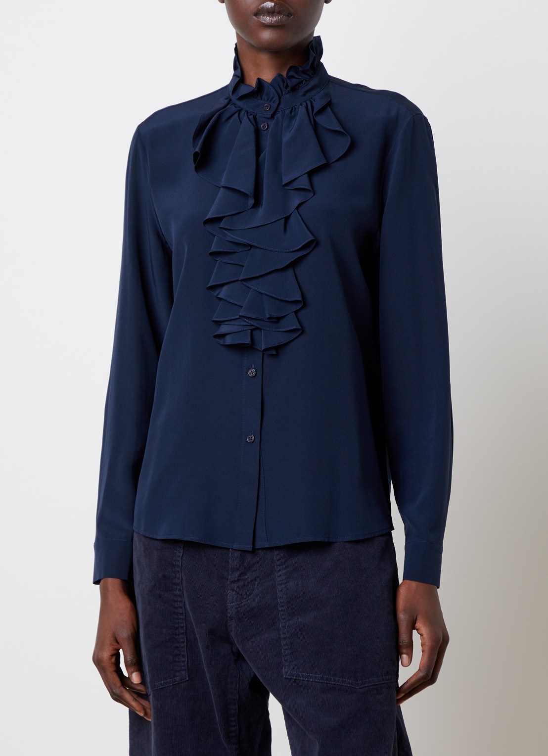 Nili Lotan Lily blouse met kraag en volant - detail donkerblauw