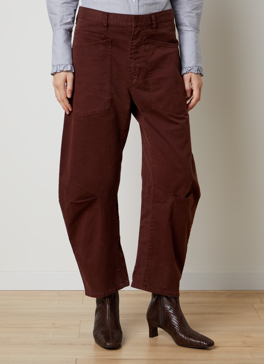 Nili Lotan Shon mid waist balloon fit broek met opgestikte zakken - detail 4 roodbruin
