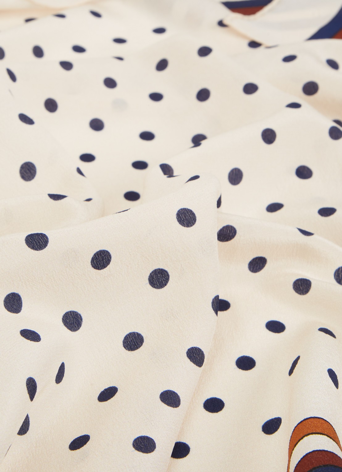 Nili Lotan Sjaal van zijde met print  - detail 3 beige