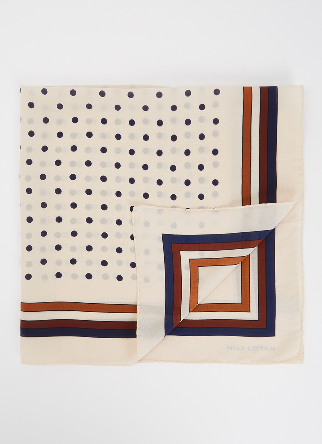 Nili Lotan Sjaal van zijde met print  - voorkant beige
