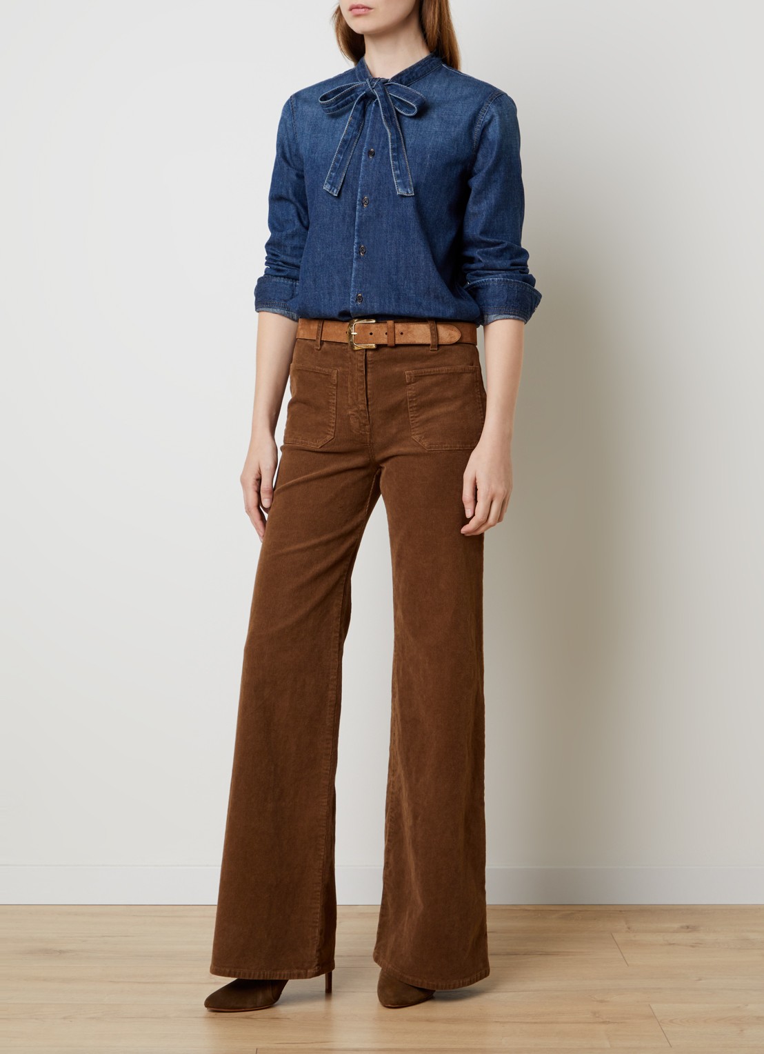Nili Lotan Suzette blouse van denim met sjaalkraag - voorkant 2 blauw