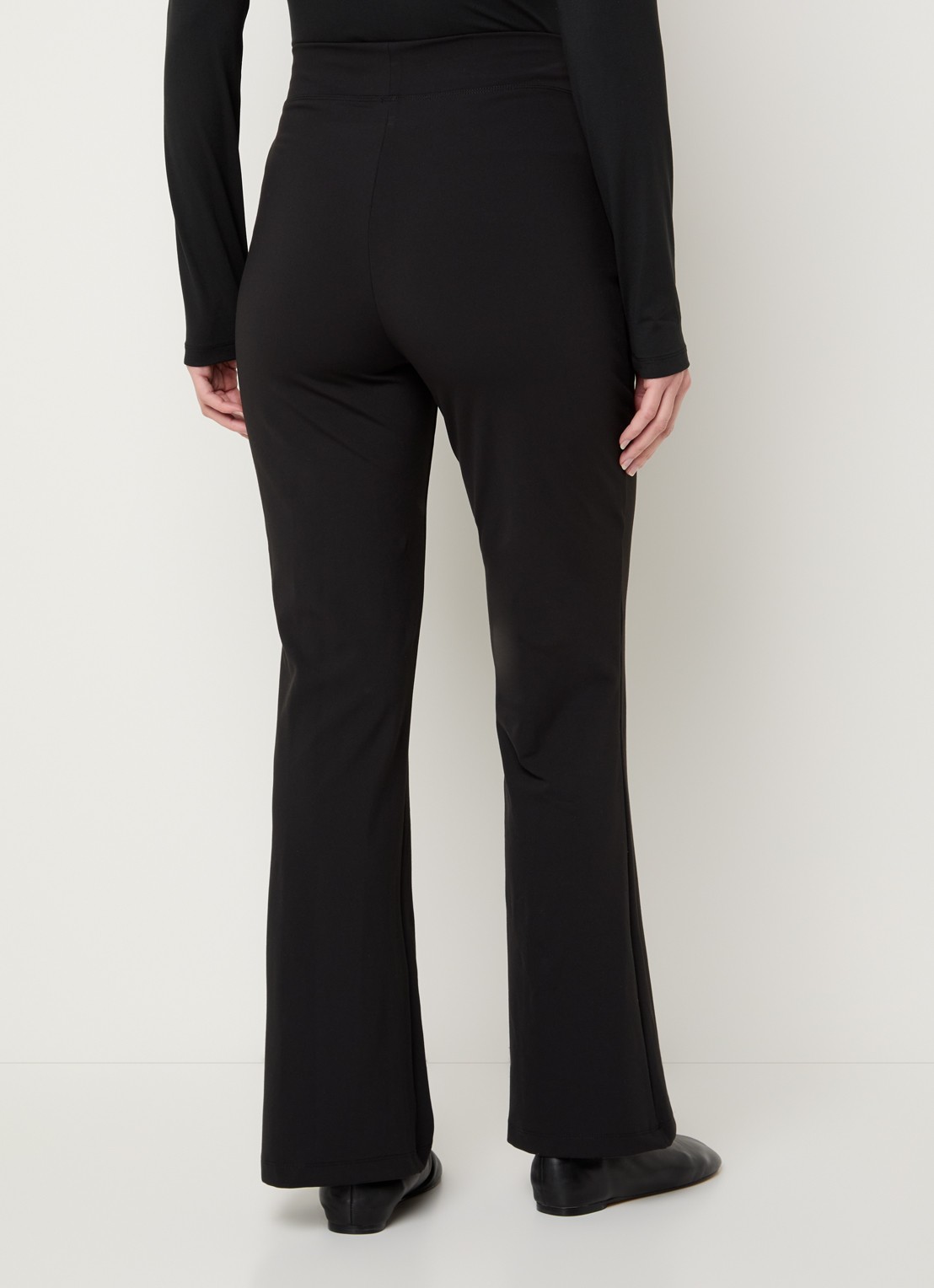 Ninepine Asana high waist bootcut fit broek met ritszakken - achterkant zwart