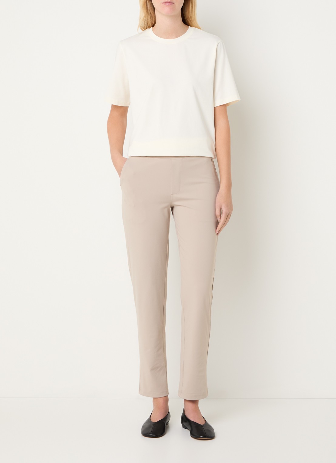 Ninepine Asana high waist slim fit broek met ritszakken - voorkant 2 beige