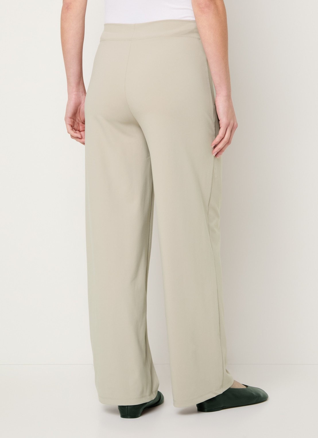 Ninepine Asana high waist straight fit broek met ritszakken - achterkant 3 beige