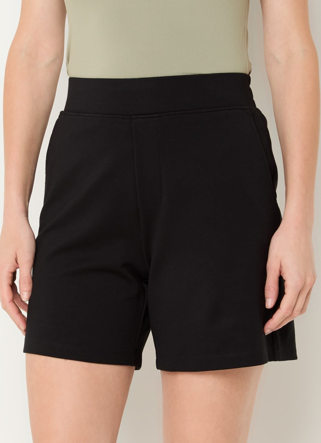 Ninepine Mid waist straight fit korte broek met steekzakken - detail 2 zwart