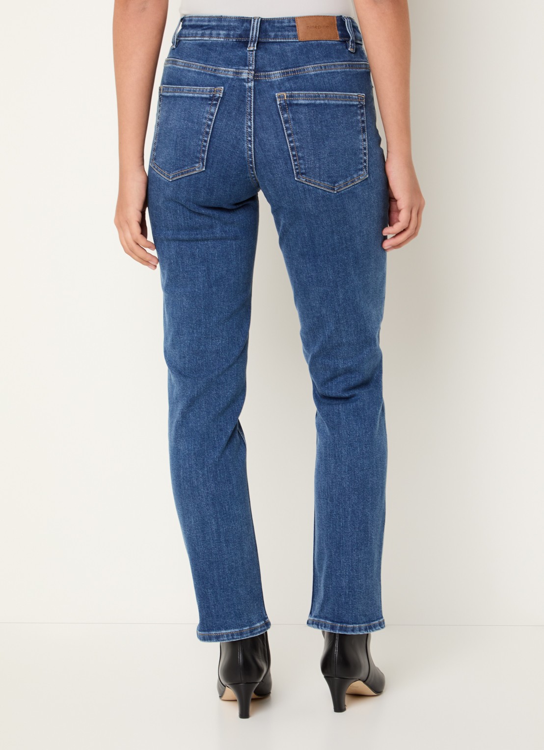 Ninepine Slim fit high waist jeans met medium wassing - achterkant 4 indigo