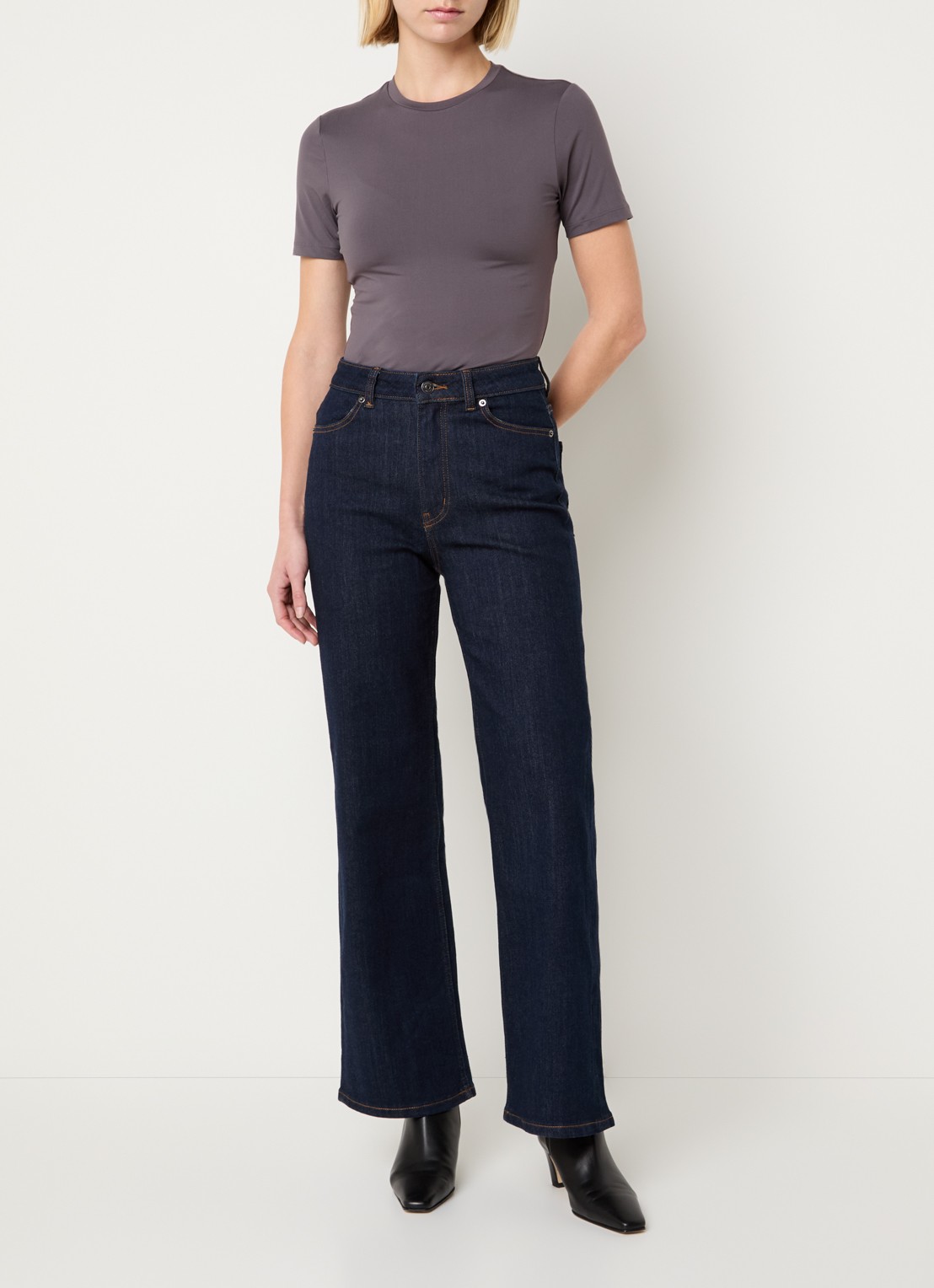 Ninepine Soft T-shirt met ronde hals - voorkant 4 taupe