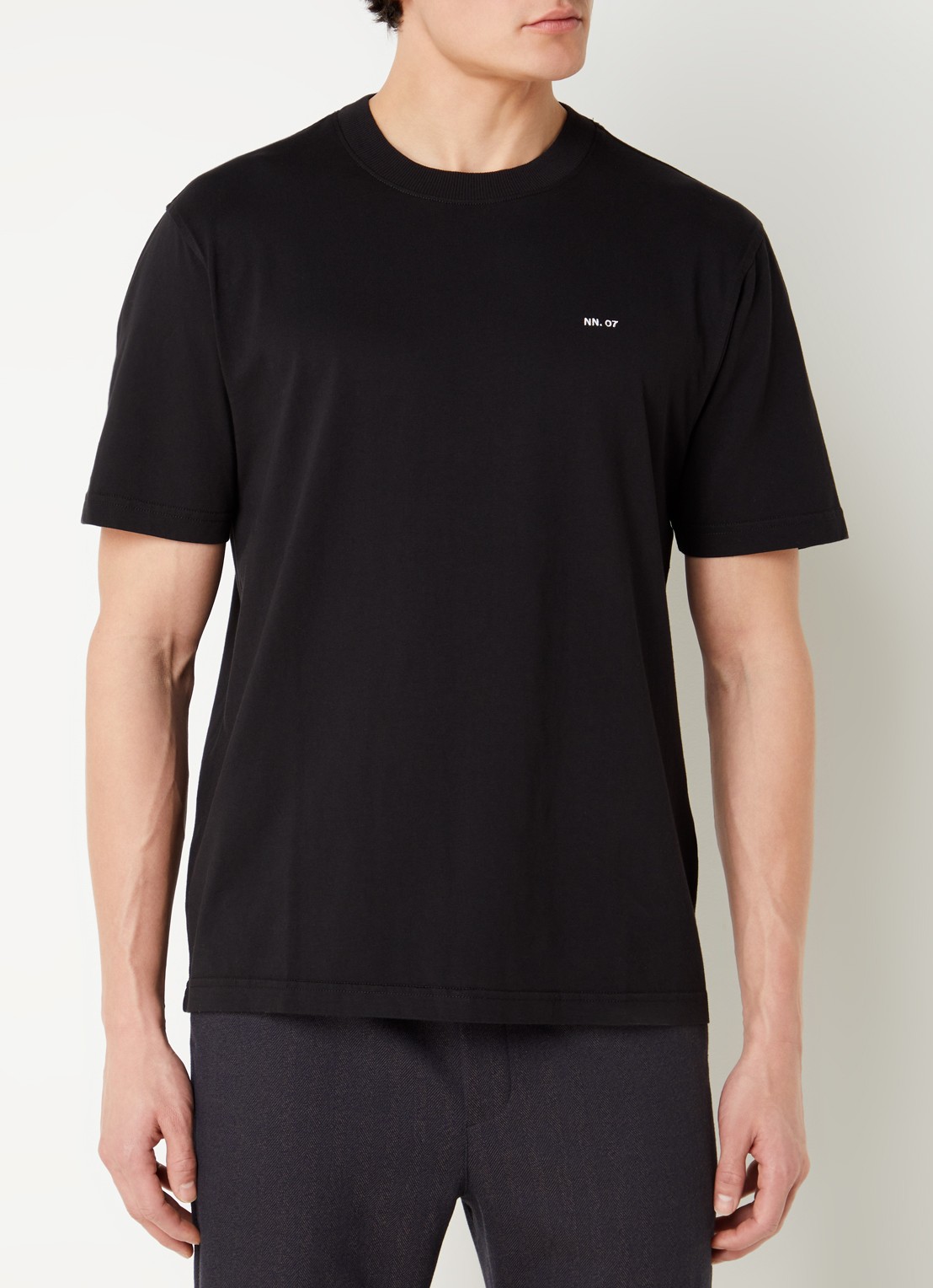 NN.07 Adam T-shirt met logo - detail 4 zwart