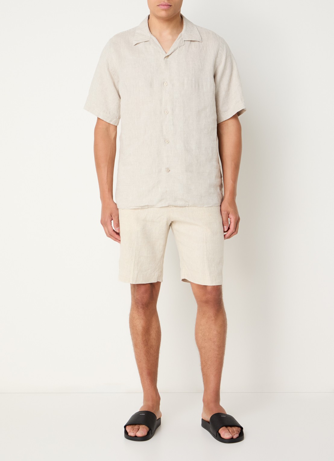 NN.07 Billie straight fit korte broek van linnen met steekzakken - voorkant 3 beige