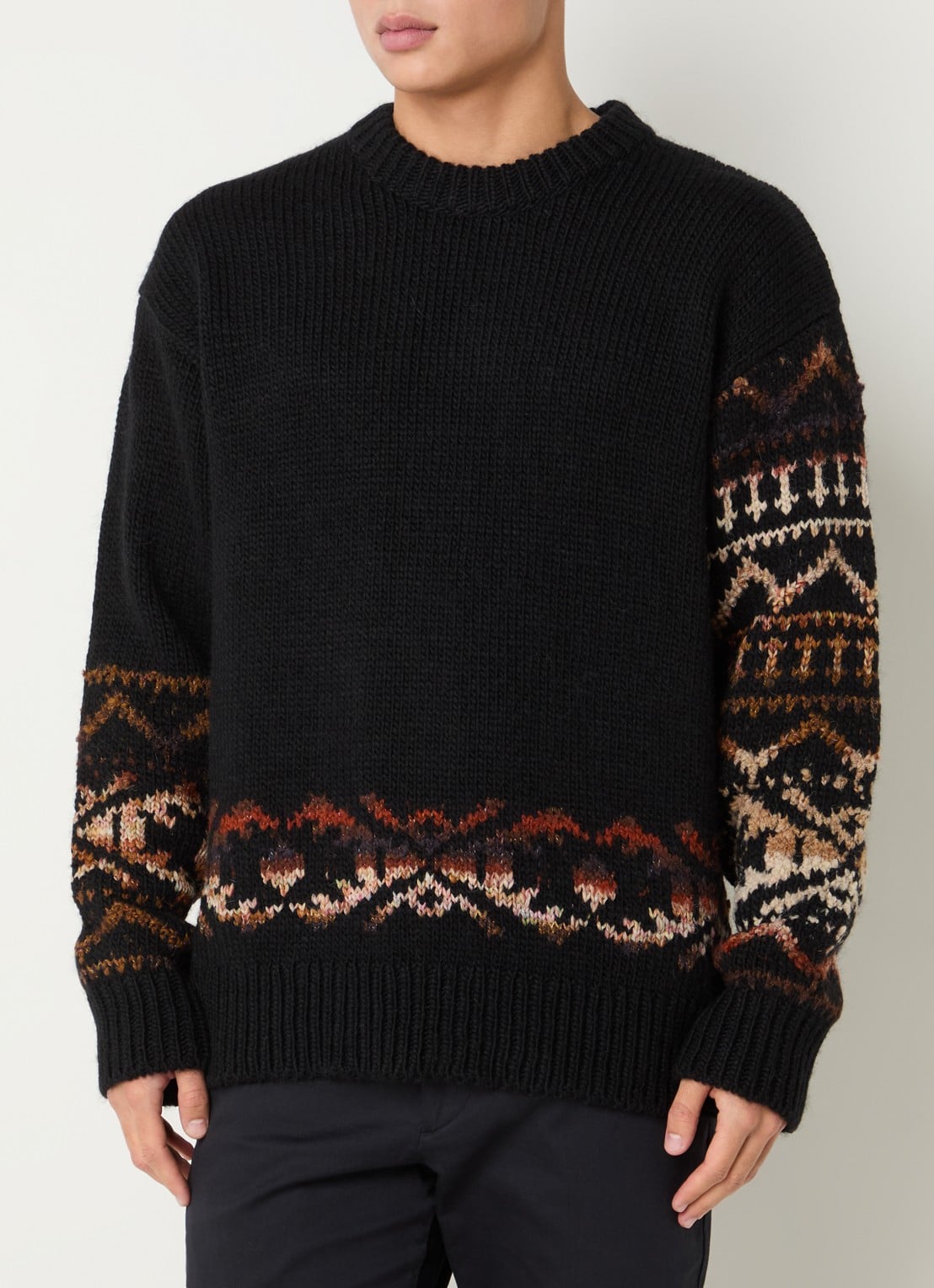 NN.07 Emil grofgebreide trui in alpaca wolblend met ingebreid patroon - detail 4 zwart