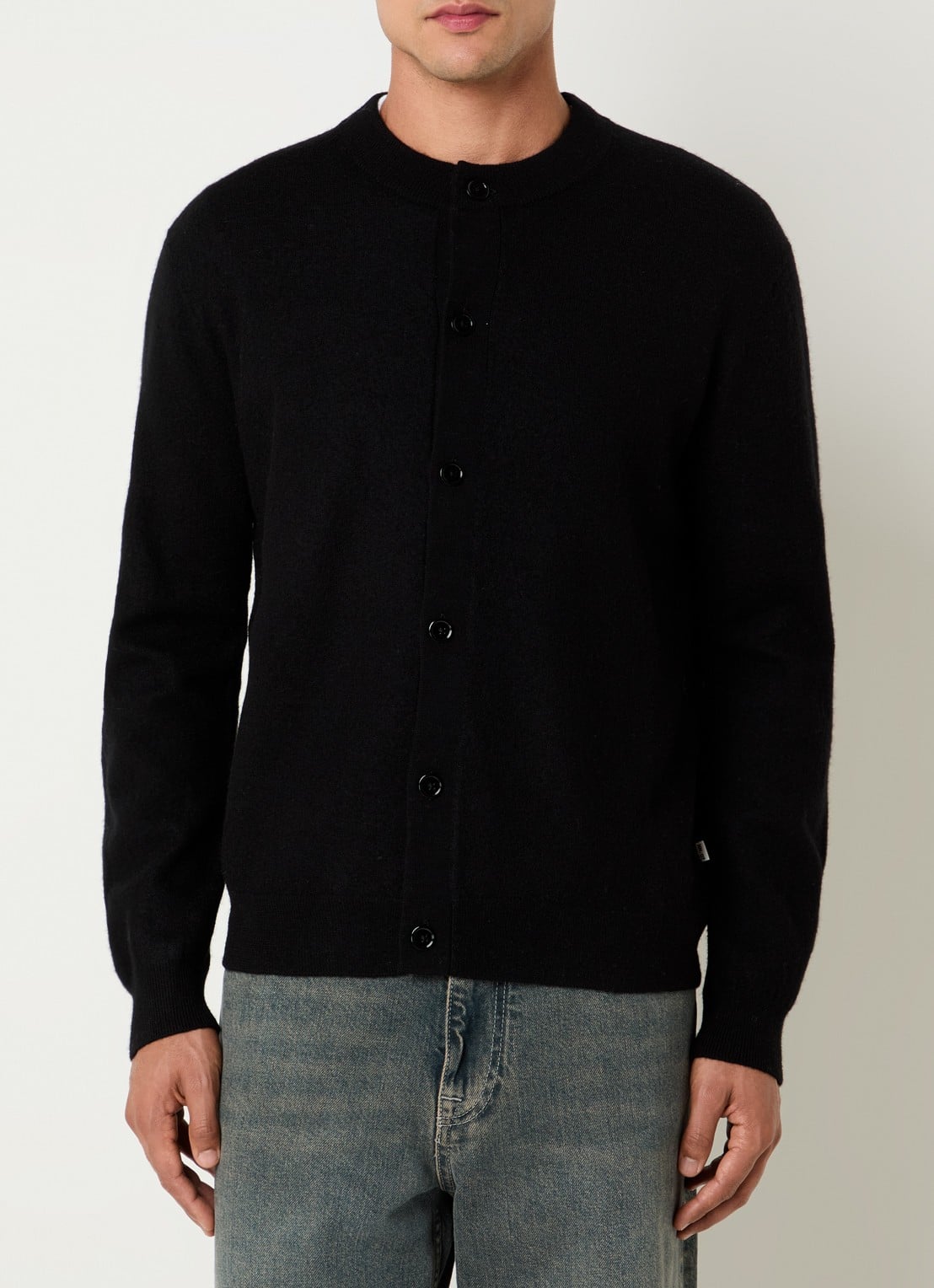 NN.07 Jasper fijngebreid vest met ronde hals - detail 3 zwart