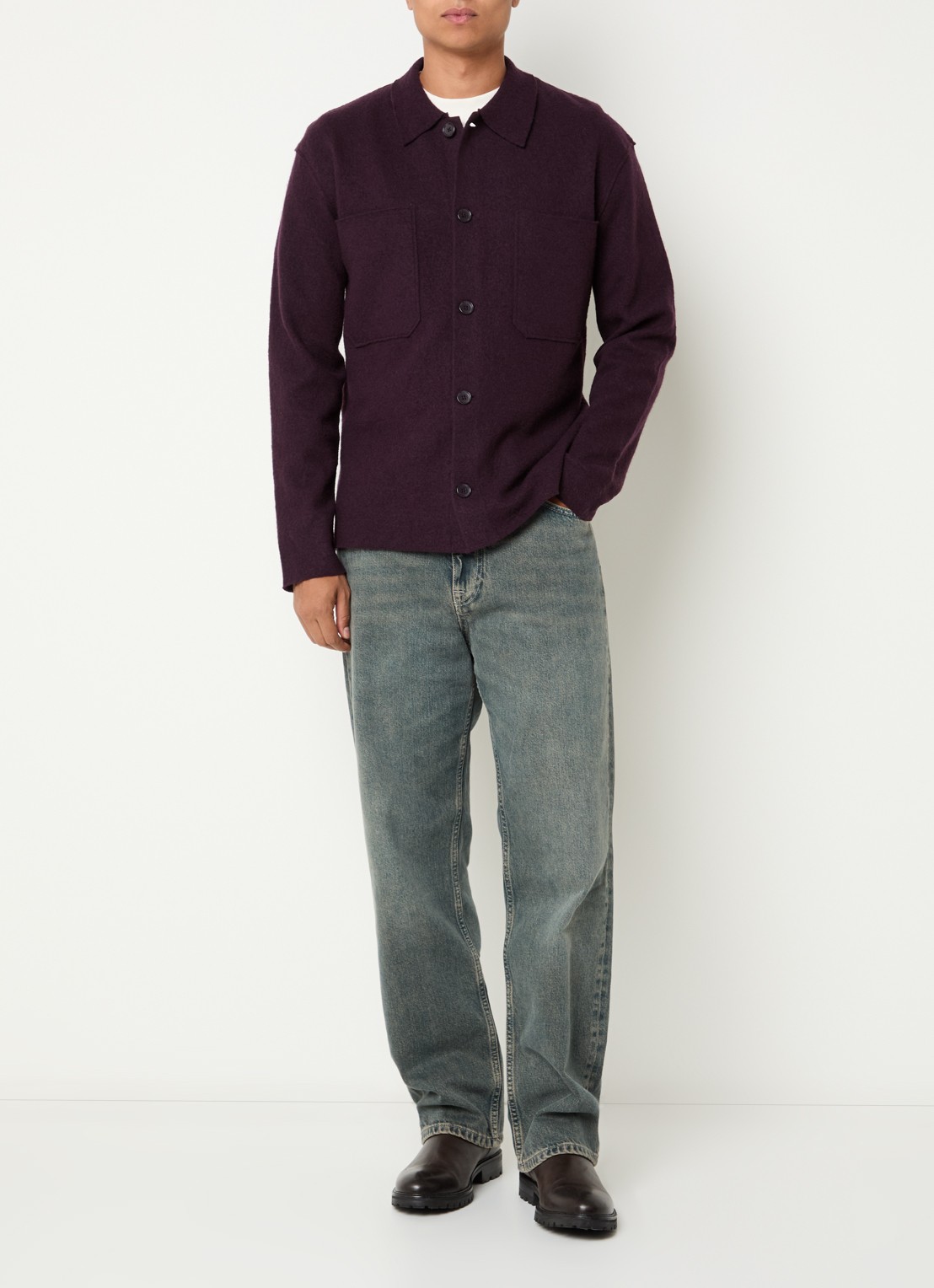 NN.07 Jonas fijngebreid vest - voorkant 3 aubergine