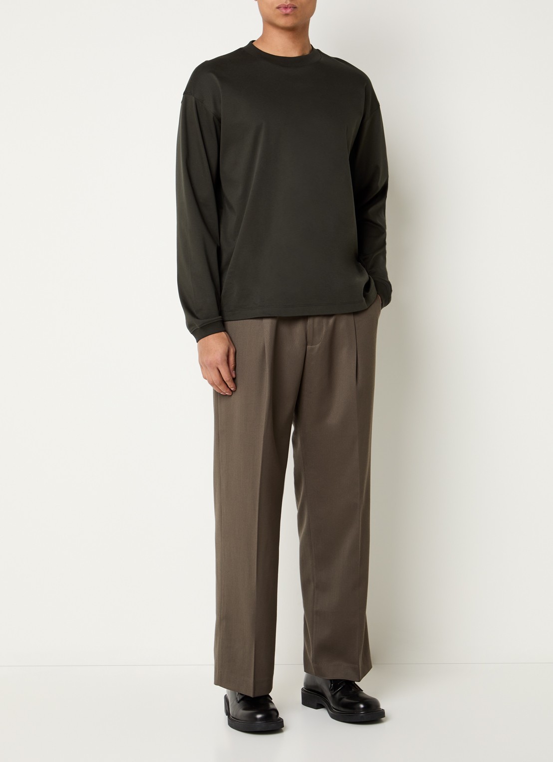 NN.07 Kay straight fit pantalon in wolblend met steekzakken - voorkant 2 khaki