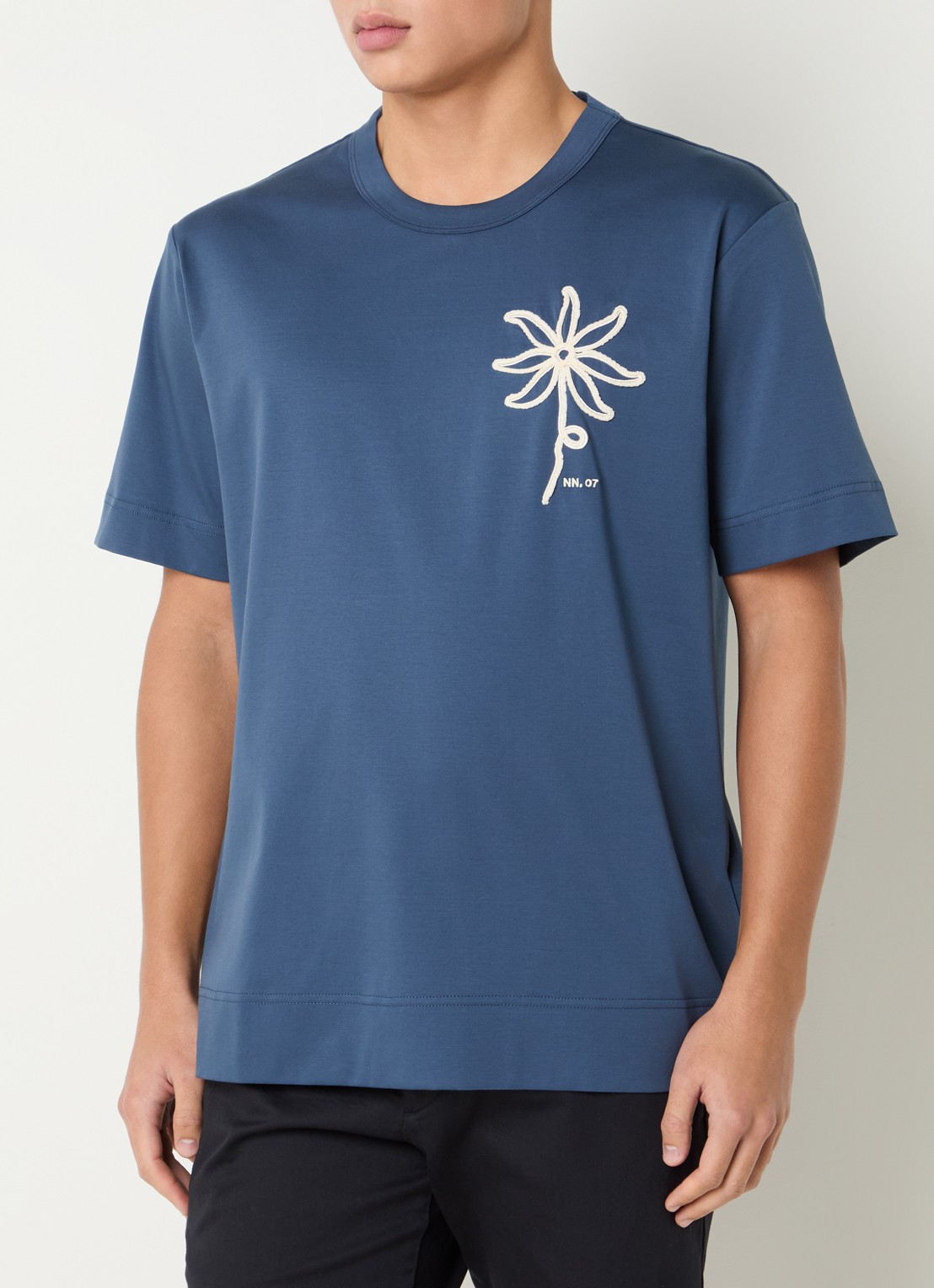 NN.07 Pedro t-shirt met borduring - detail blauw