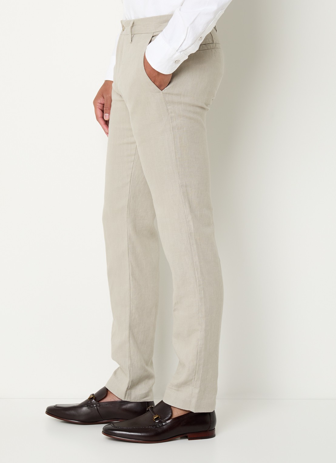 NN.07 Theo slim fit broek van linnen met steekzakken - detail 3 donkerbeige