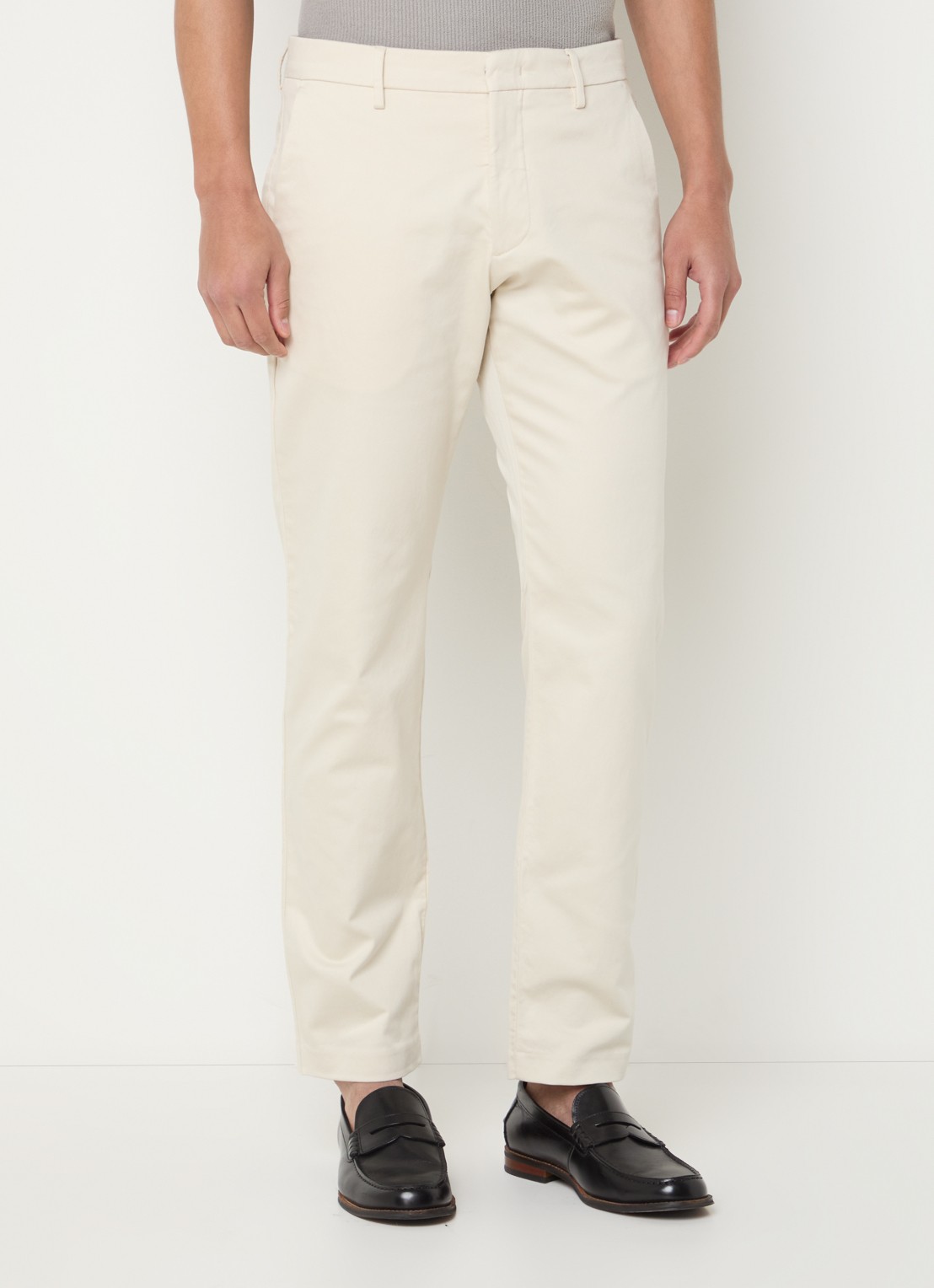 NN.07 Theo slim fit chino van  katoen met steekzakken - detail creme