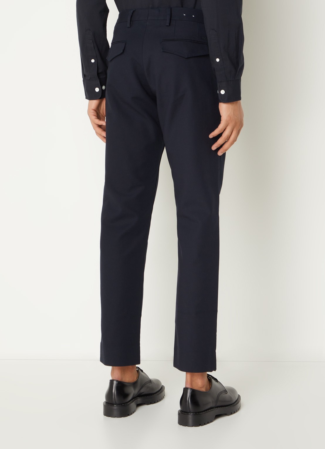 NN.07 Wilhelm tapered fit pantalon met steekzakken - achterkant donkerblauw