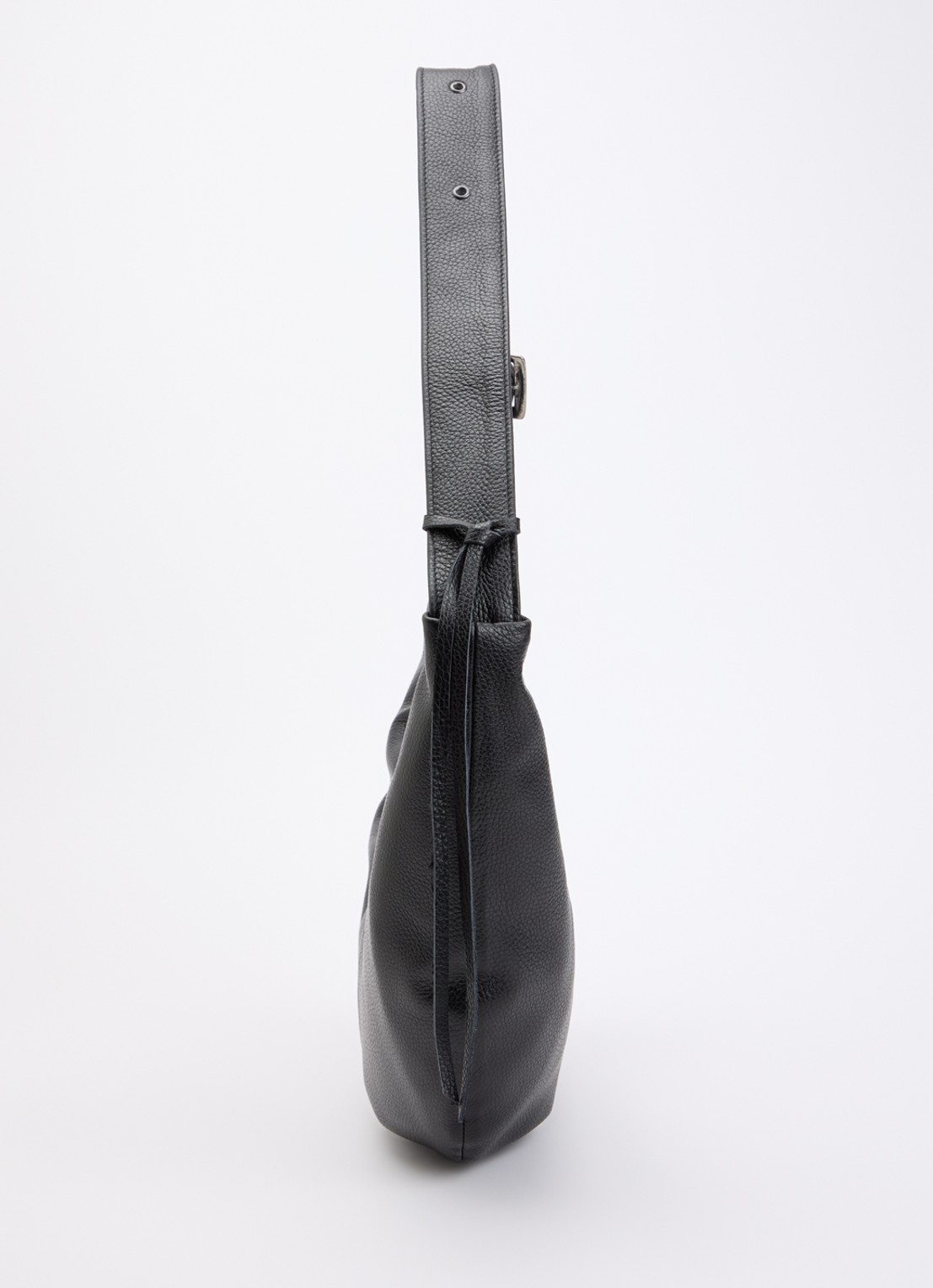 Nona Banana XL crossbodytas van leer met verstelbare schouderriem - detail 4 zwart