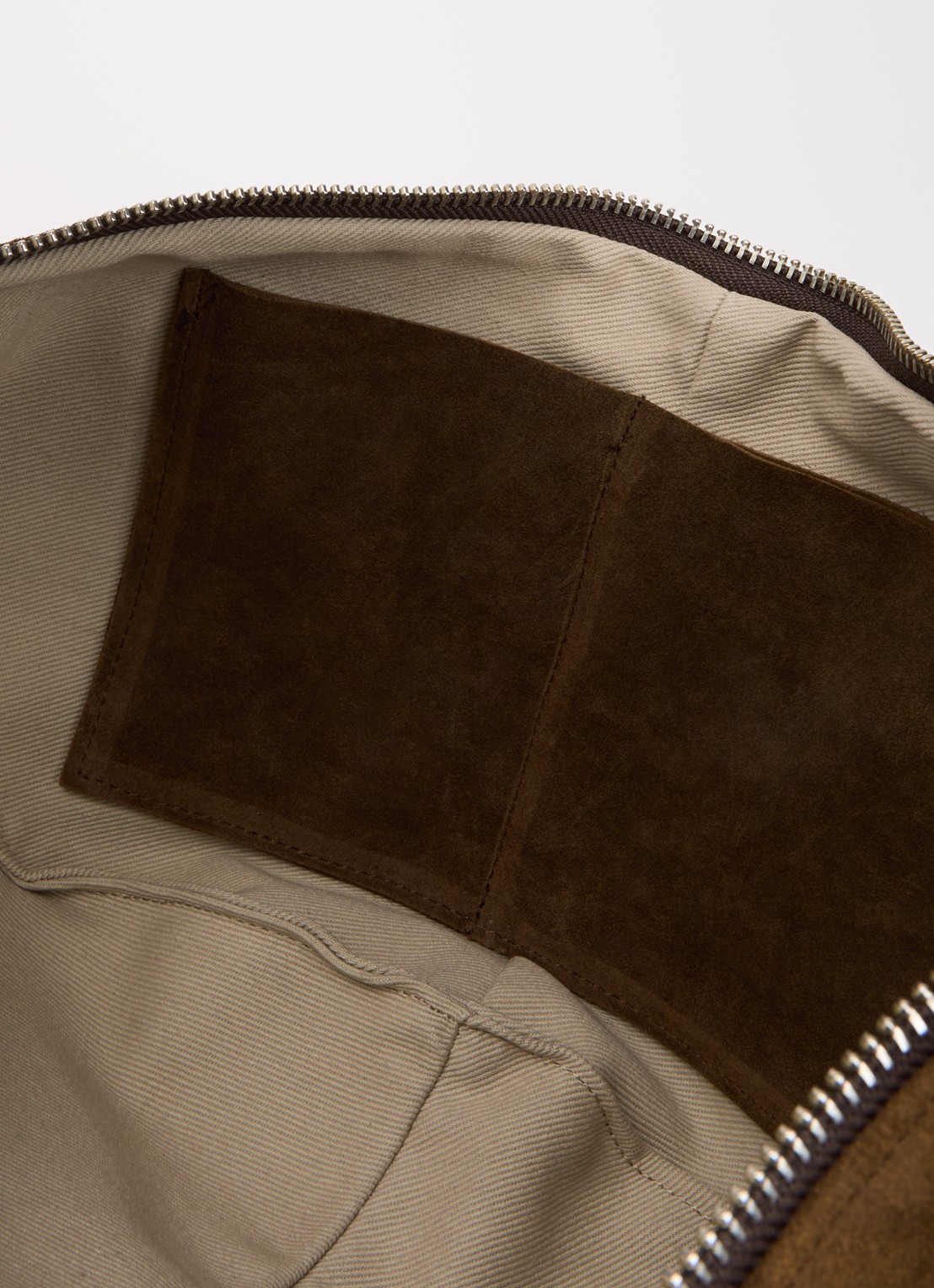 Nona Banana XL crossbodytas van suède  - detail 2 donkerbruin