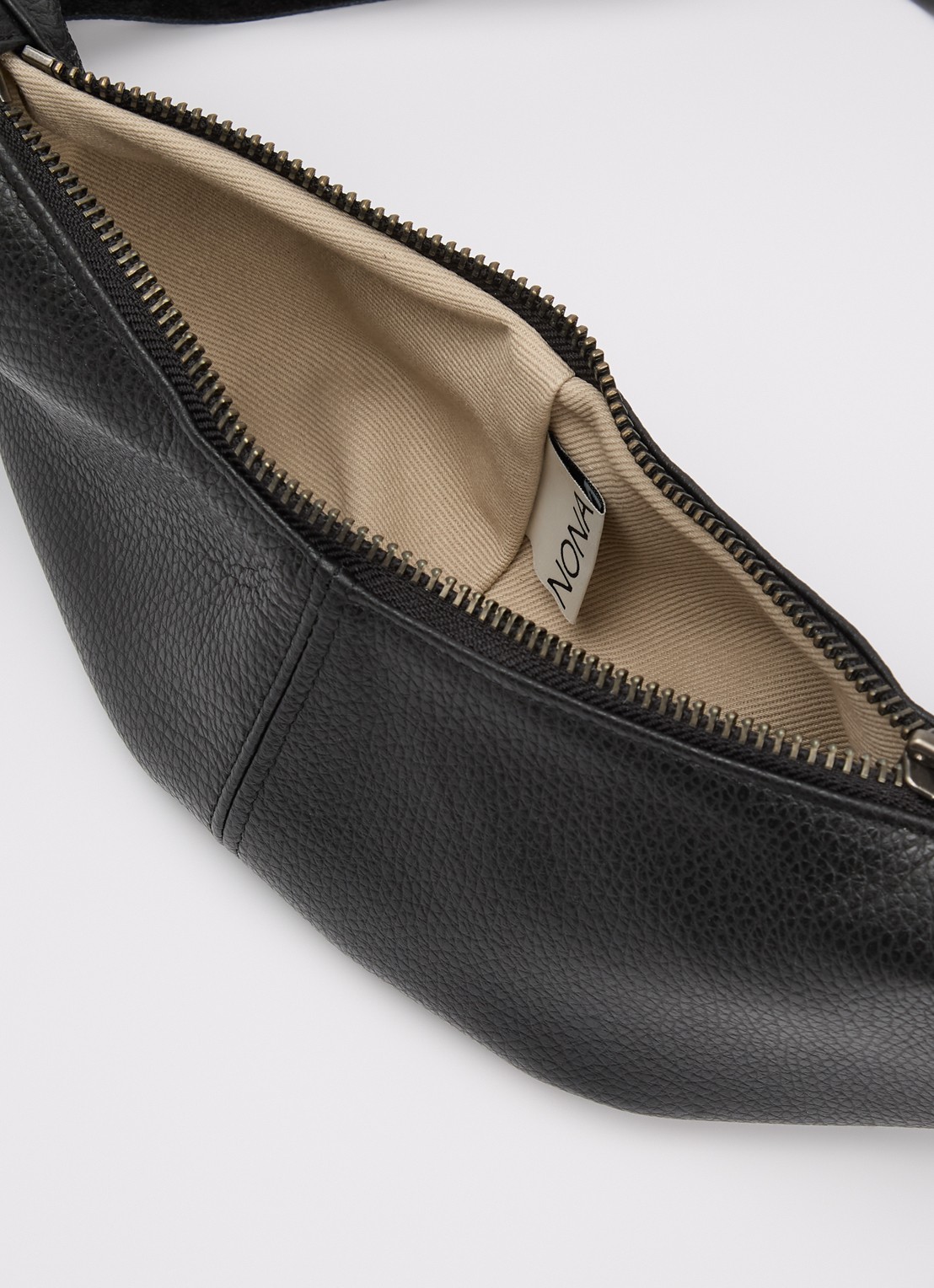 Nona Banana XS crossbodytas van leer  - detail 2 zwart