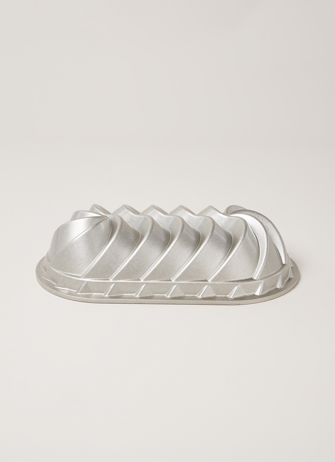 Nordic Ware Heritage bakvorm 29 cm - voorkant 3 zilver