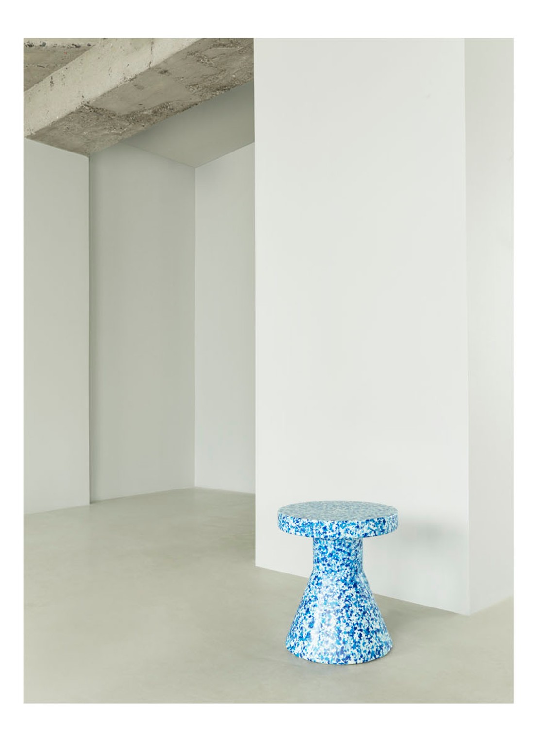 Normann Copenhagen Bit Stool bijzettafel 36 cm - voorkant 3 blauw