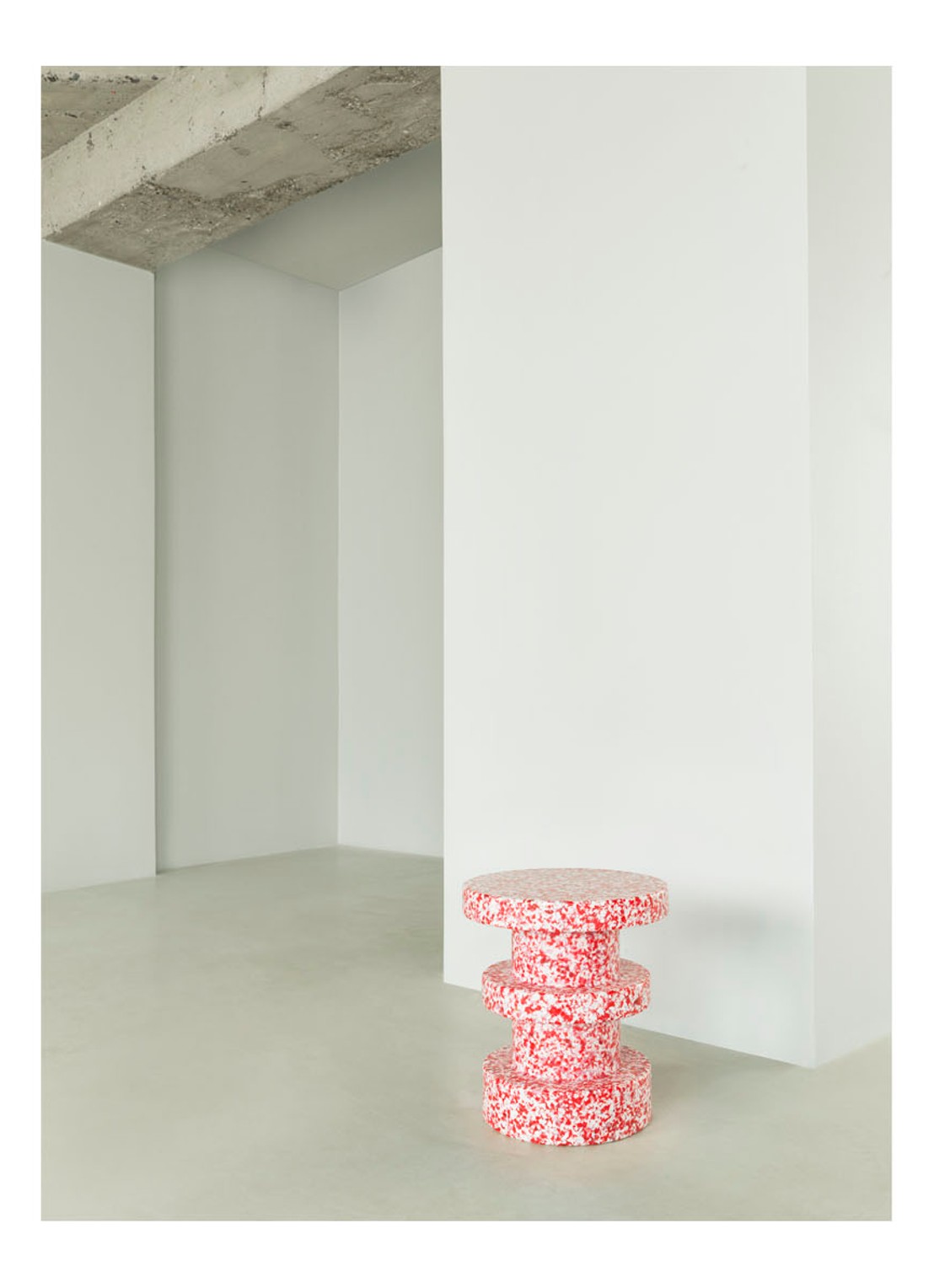 Normann Copenhagen Bit Stool bijzettafel 36 cm - voorkant 3 steenrood