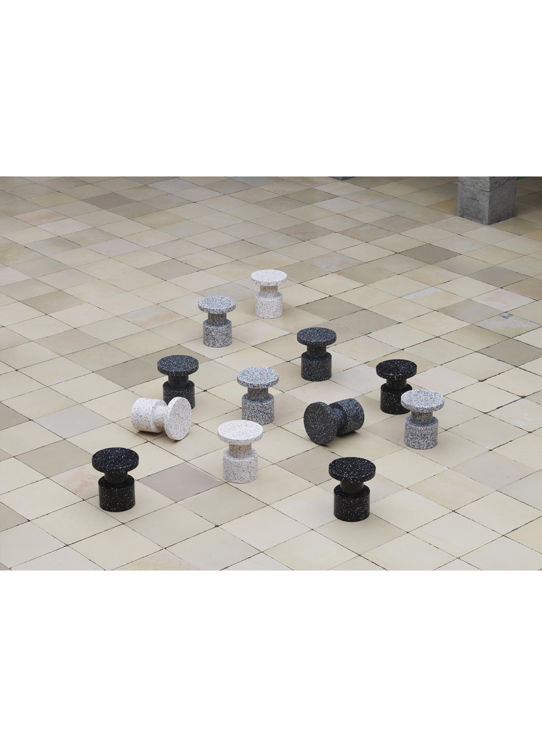 Normann Copenhagen Bit Stool bijzettafel 42 cm - detail zwart