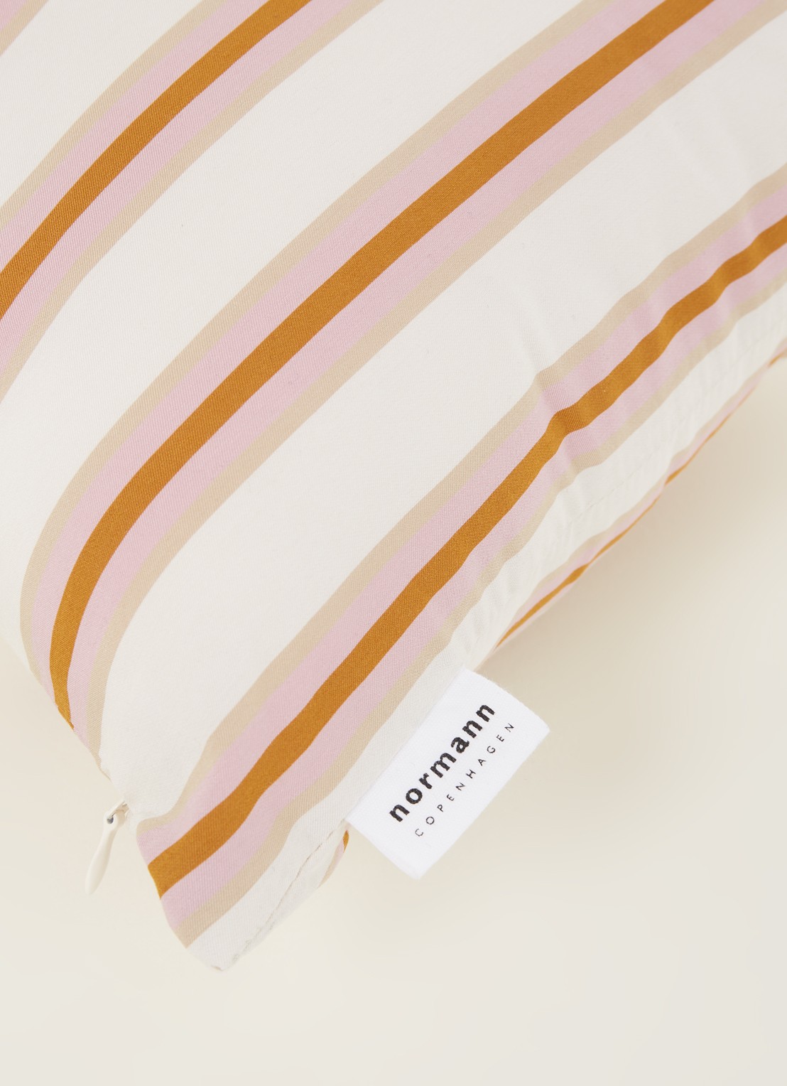 Normann Copenhagen Eclat sierkussen 60 x 33 cm - detail 3 lichtroze