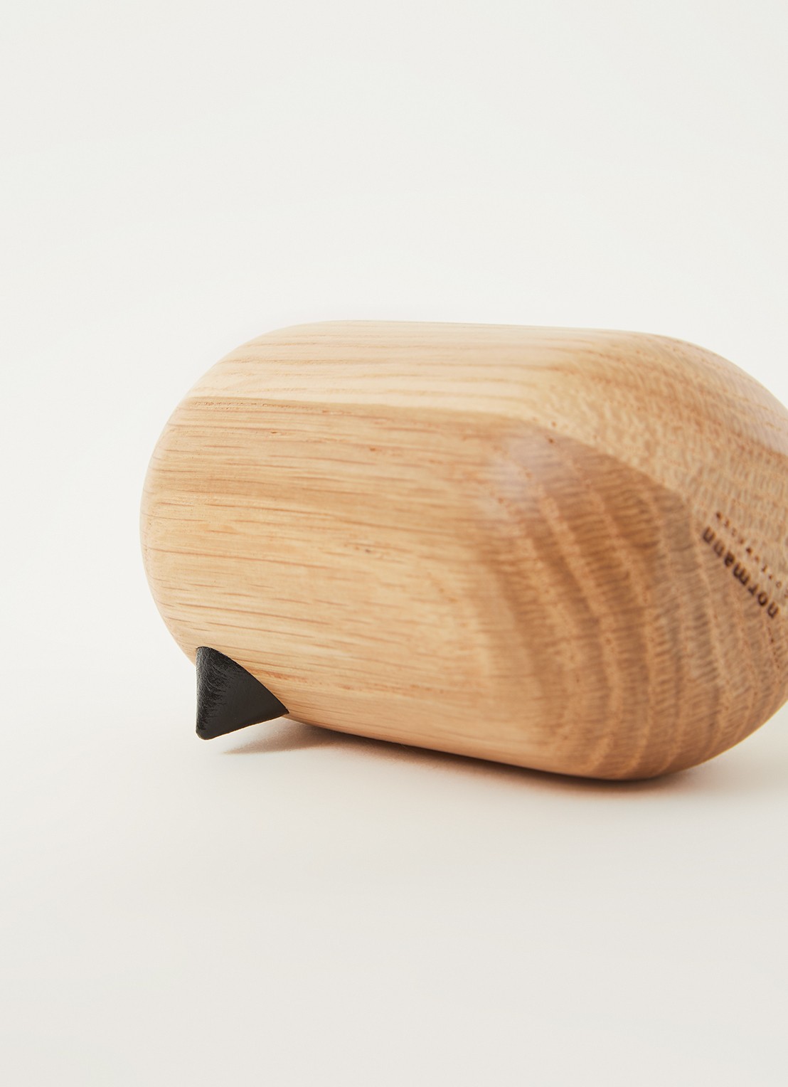 Normann Copenhagen Little Bird ornament 10 cm - detail 3 lichtbruin