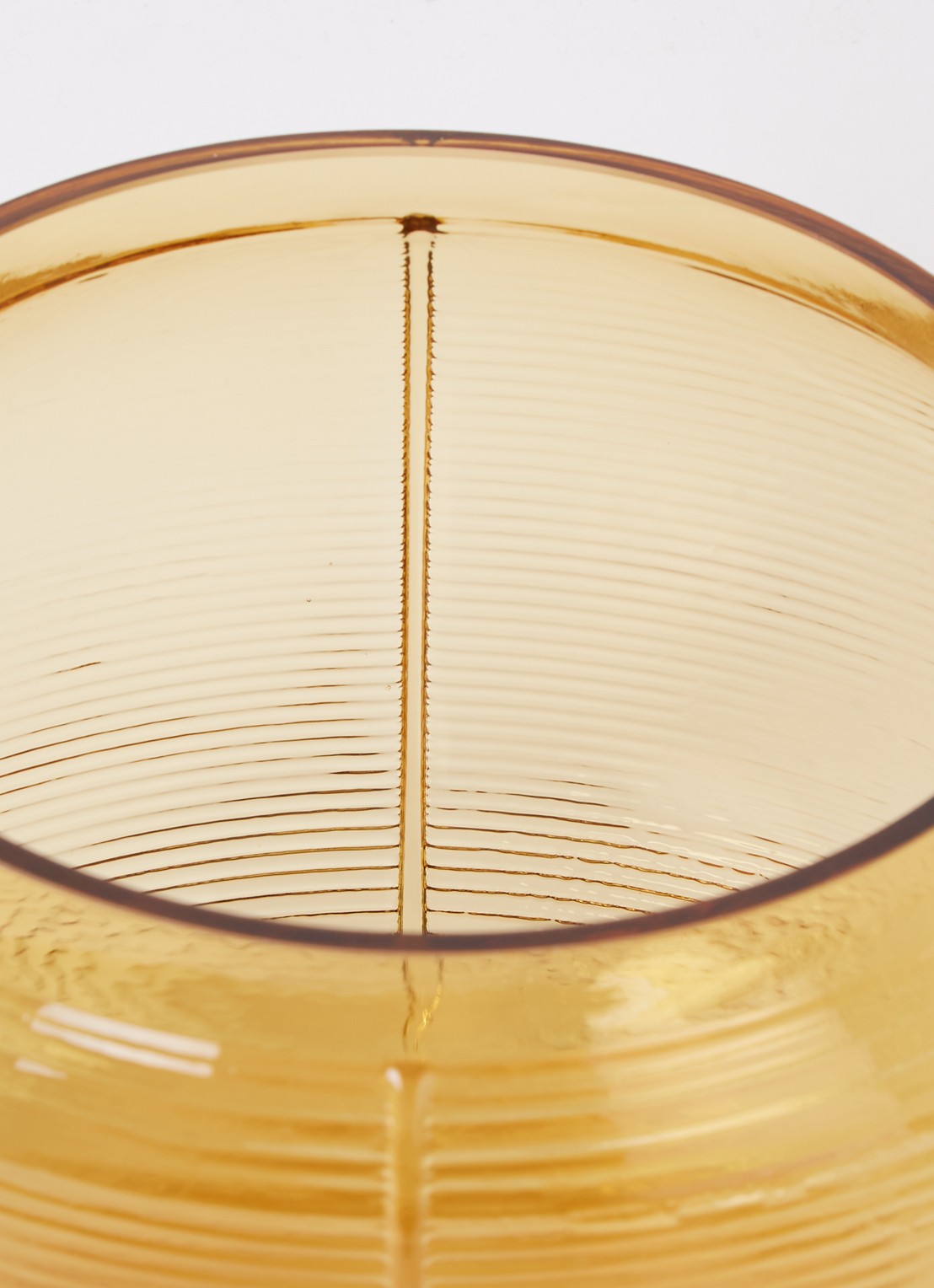 Normann Copenhagen Step vaas 16 cm - voorkant 2 okergeel