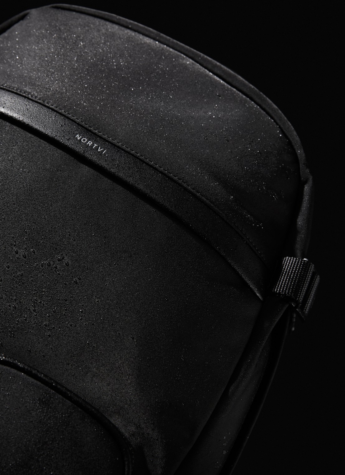 Nortvi Explorer rugzak met 17 inch laptopvak - detail 2 midnight black / zwart