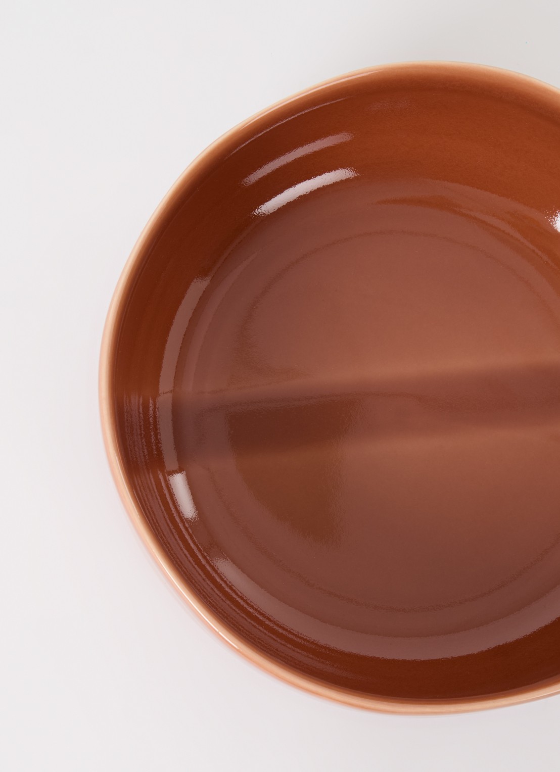 Nosse Ceramics Svelte serveerschaal 23 cm - detail roodbruin