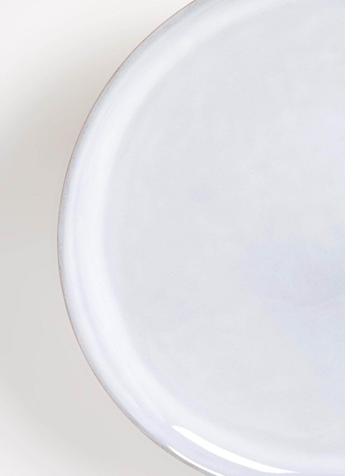 Nosse Ceramics Svelte taartplateau 22,5 cm - voorkant 2 lichtgrijs