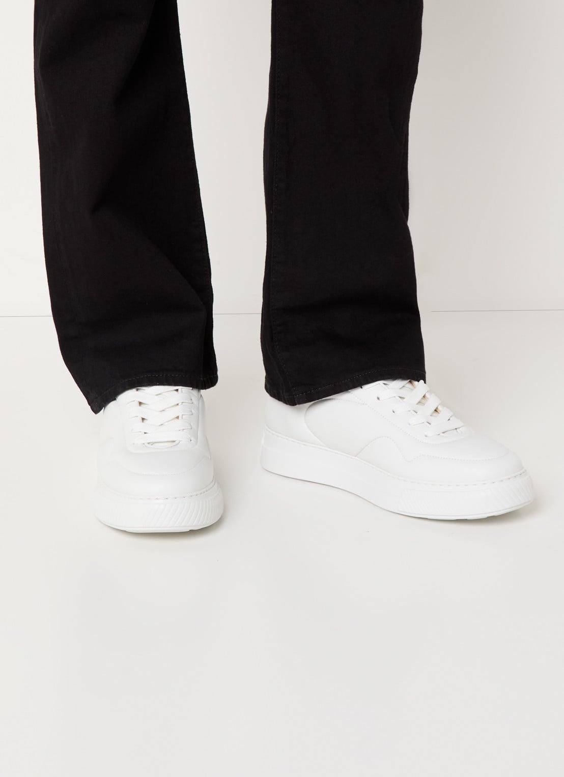 Nubikk Caldera Rush sneaker van kalfsleer met logo - voorkant 3 wit