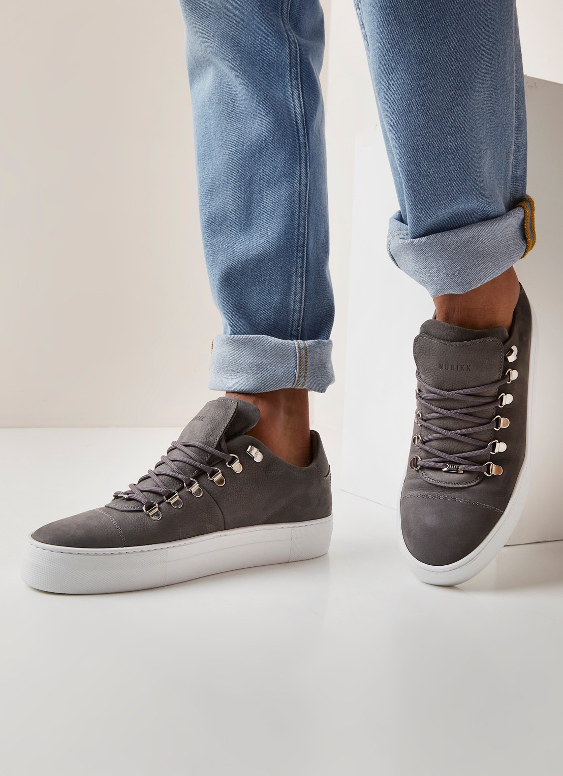 Nubikk Jagger Classic II sneaker van nubuck - voorkant 5 middengrijs