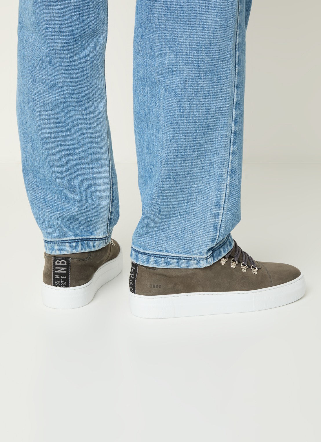 Nubikk Jagger Classic II sneaker van nubuck - voorkant 6 middengrijs