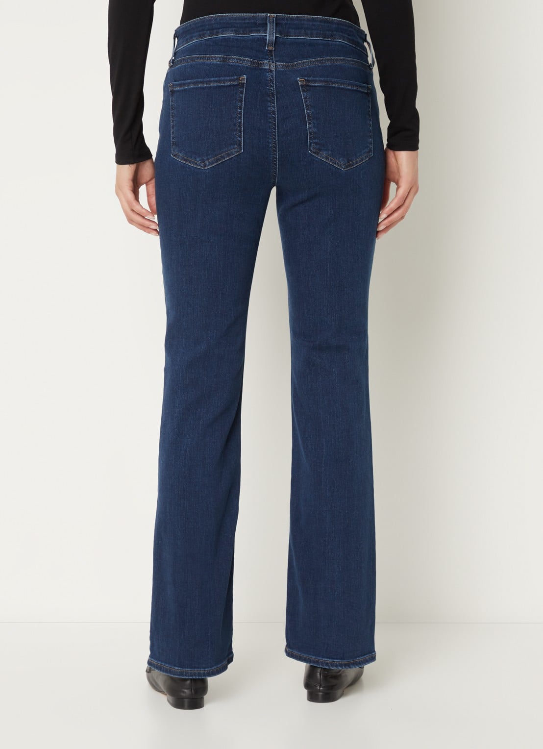 NYDJ Barbara mid waist bootcut jeans met stretch - achterkant 3 indigo