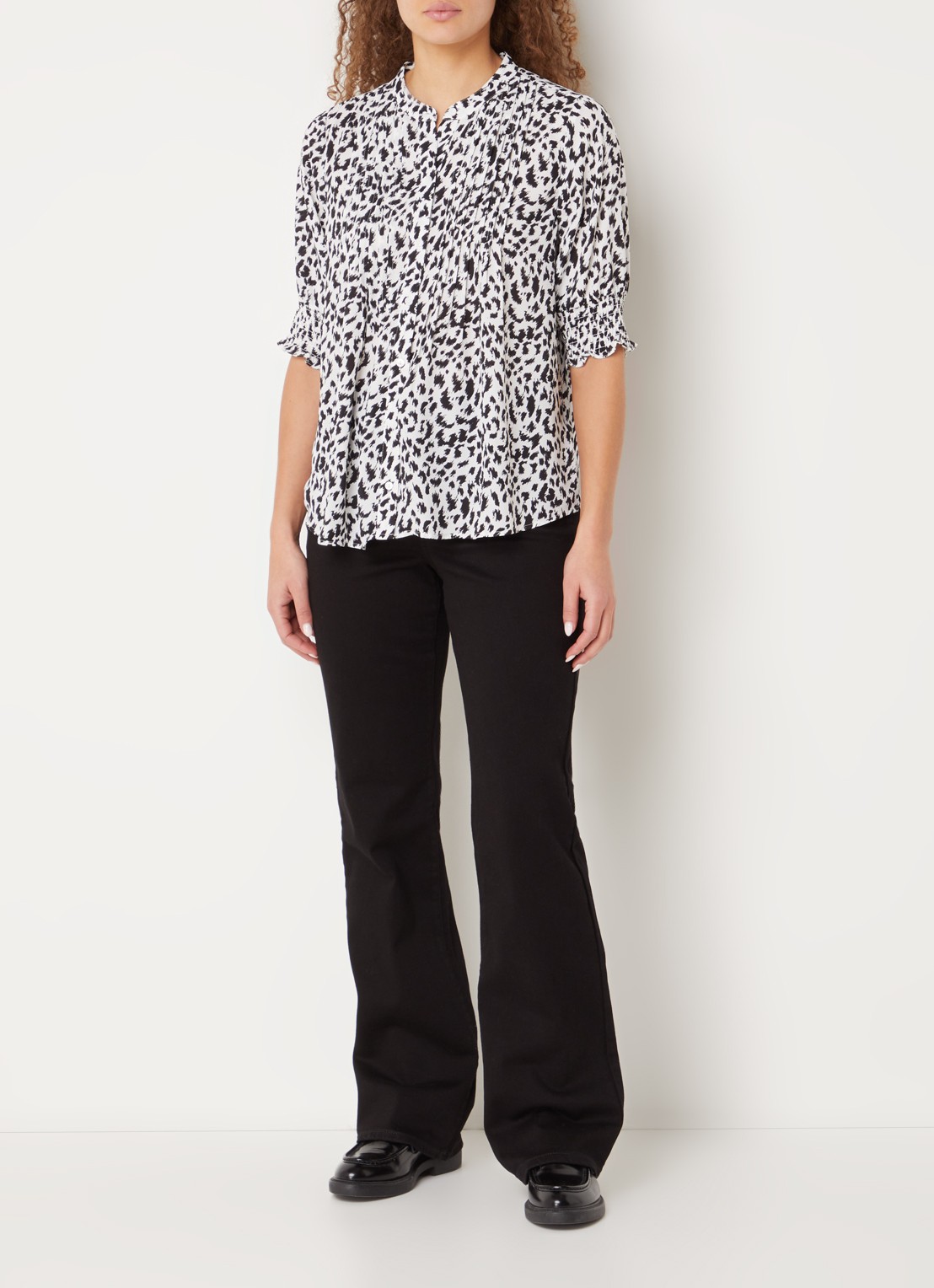 NYDJ Blake high waist flared jeans met gekleurde wassing - voorkant 2 zwart