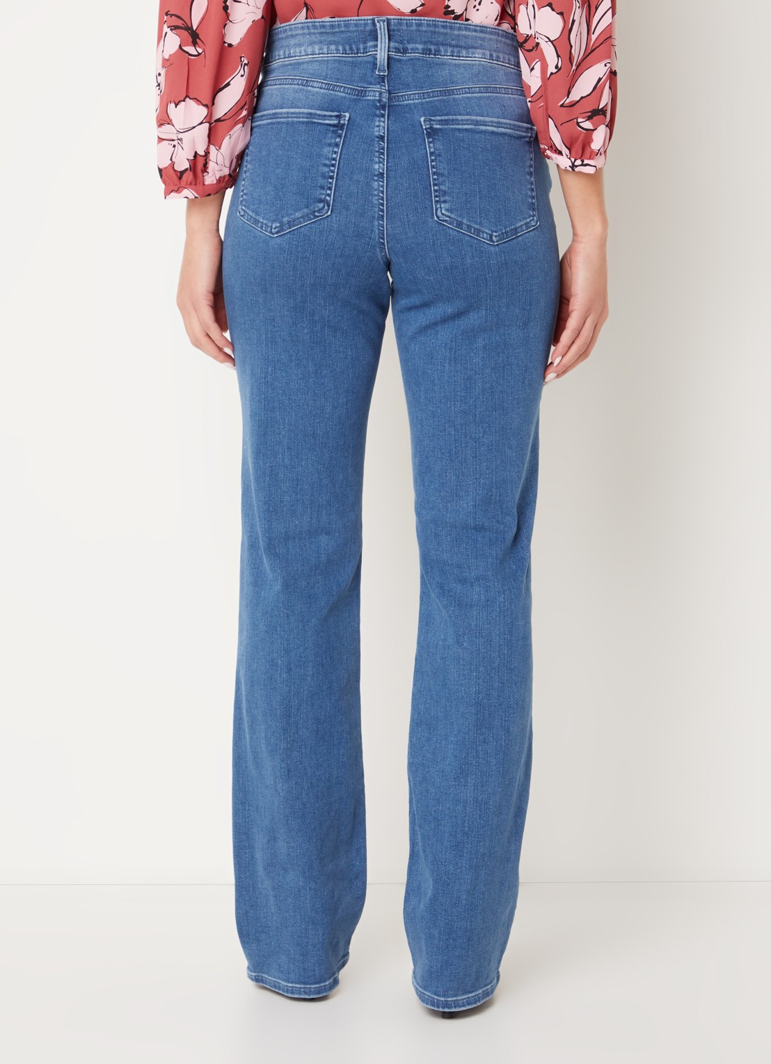 NYDJ Blake high waist flared jeans met stretch - achterkant 5 middenblauw