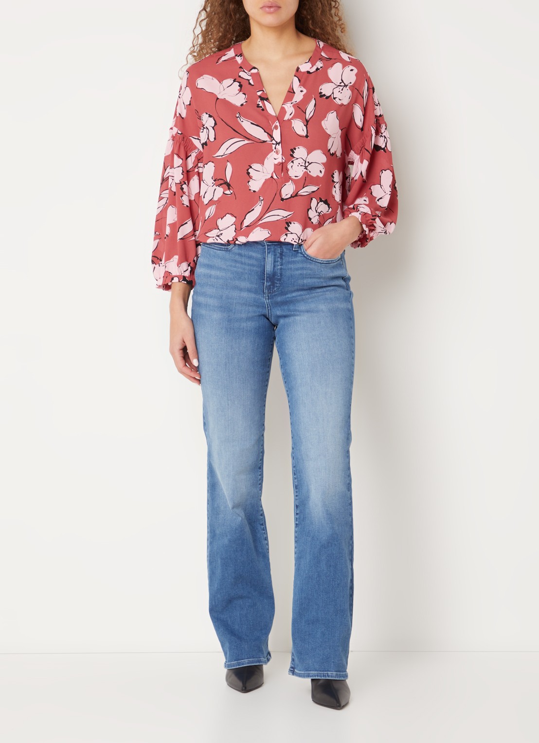 NYDJ Blake high waist flared jeans met stretch - voorkant 2 middenblauw
