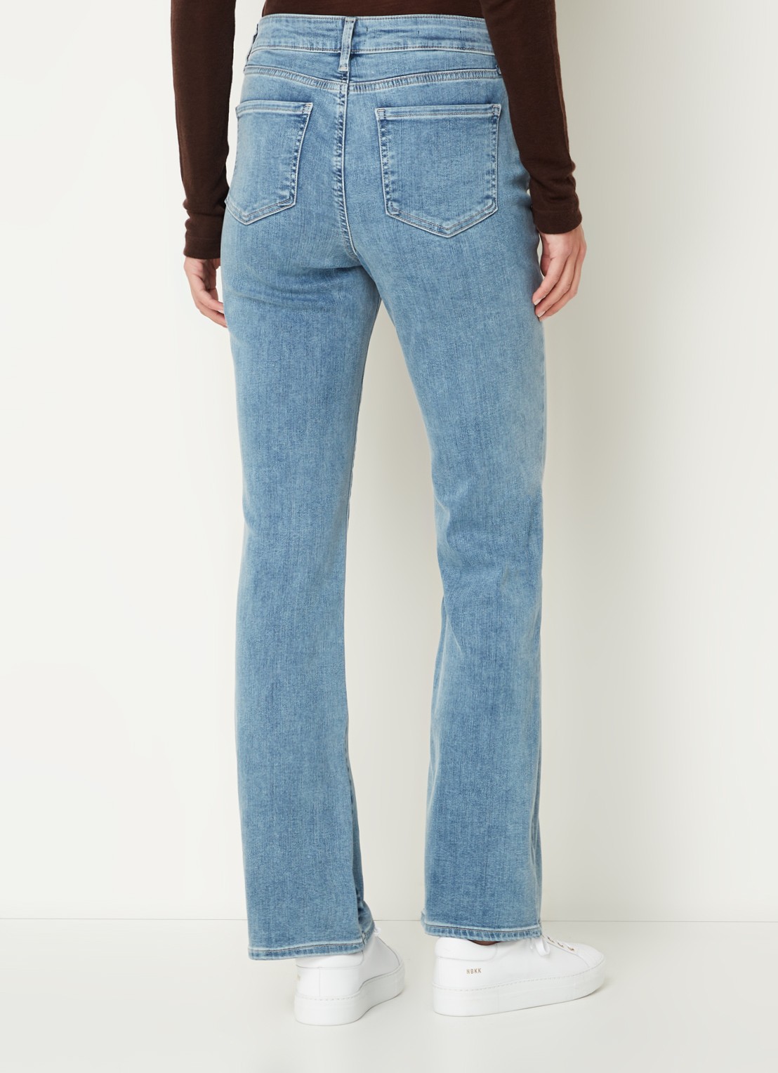 NYDJ Blake high waist flared jeans met stretch - achterkant lichtblauw
