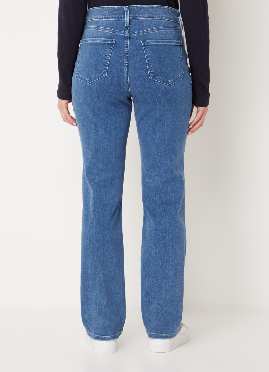 NYDJ Ellison high waist straight leg jeans met stretch - achterkant middenblauw