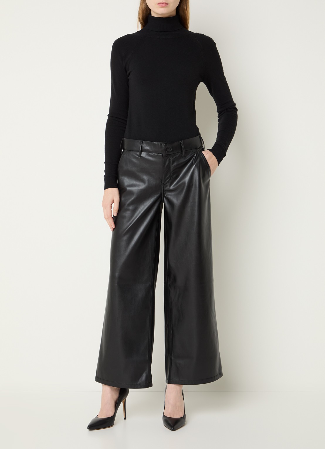 NYDJ High waist wide fit broek van imitatieleer - voorkant 2 zwart