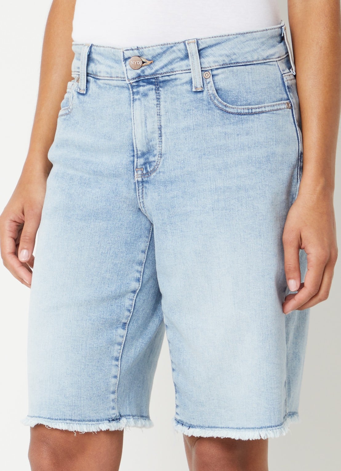 NYDJ Lilly mid waist straight fit korte broek van denim - detail grijs