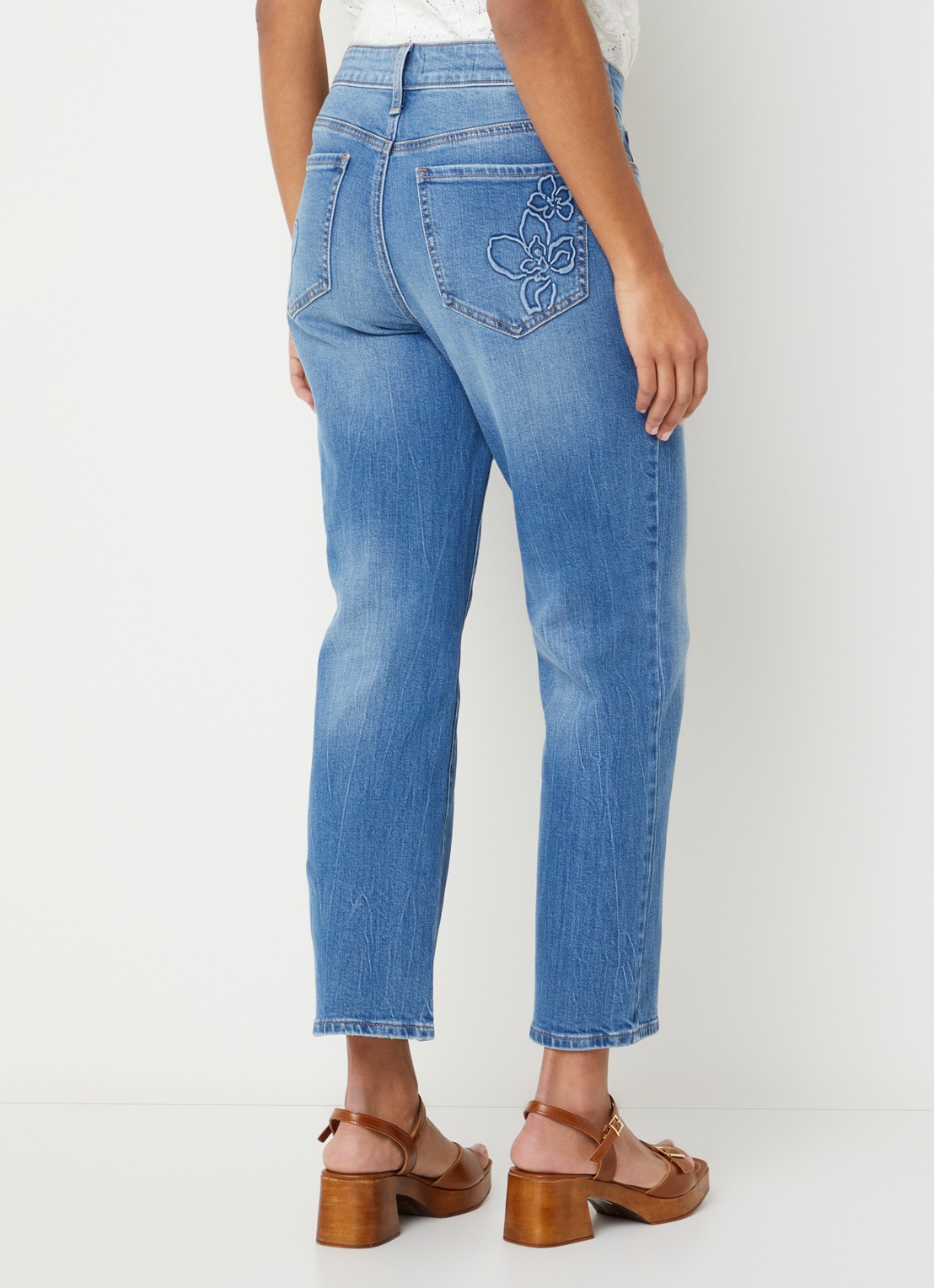 NYDJ Mailyn mid waist straight fit jeans met gekleurde wassing - achterkant indigo