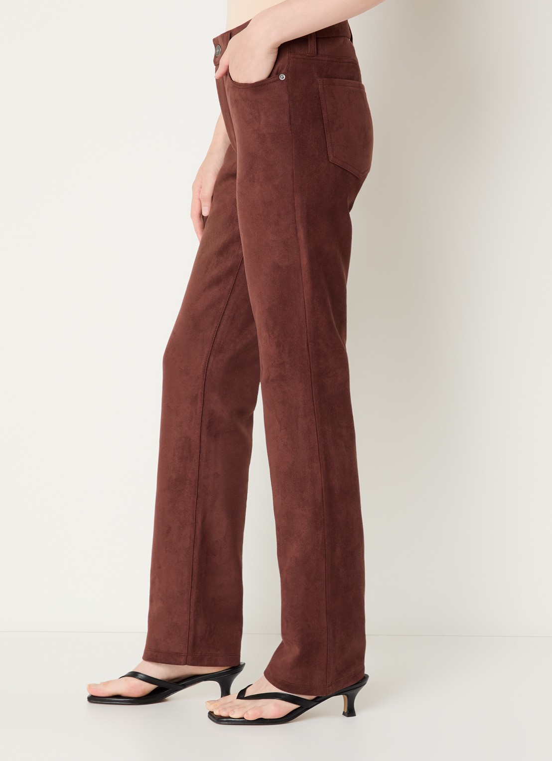 NYDJ Marilyn high waist straight fit broek van imitatiesuède - detail 4 chocoladebruin