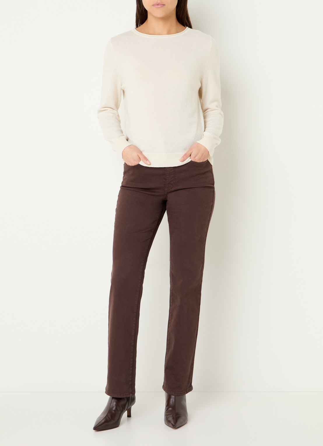 NYDJ Marilyn high waist straight leg jeans met steekzakken - voorkant 2 chocoladebruin