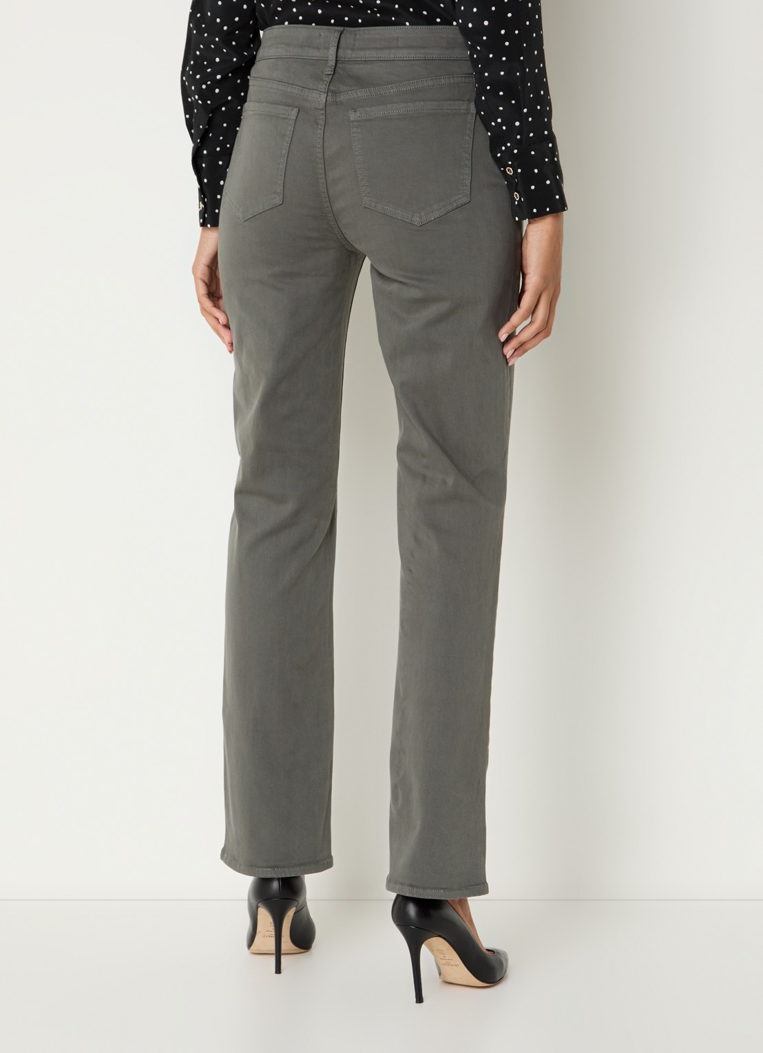 NYDJ Marilyn mid waist straight fit chino met stretch - achterkant 3 olijfgroen